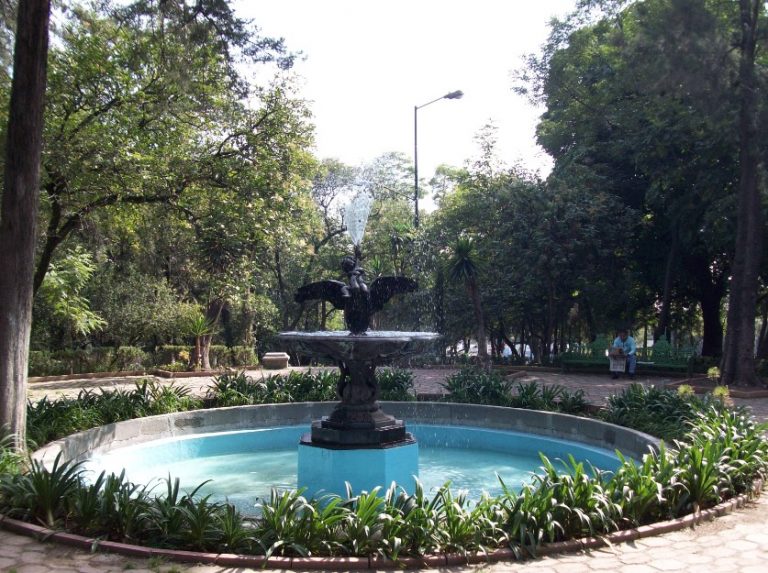 Archivo:Parque Lira, Fuente.jpg