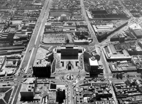 Archivo:Plaza de Tlaxcoaque 1958.jpg