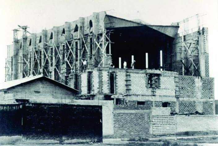Archivo:Durante la Construcción de la Parroquia.png