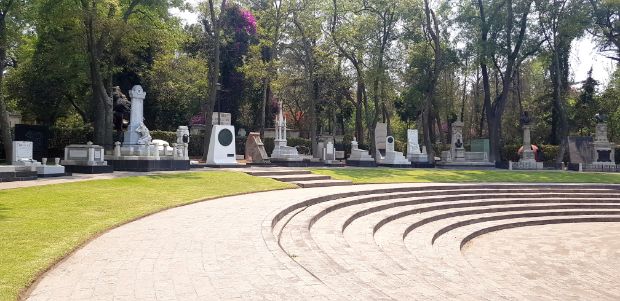 Archivo:Rotonda de las Personas Ilustres.jpg