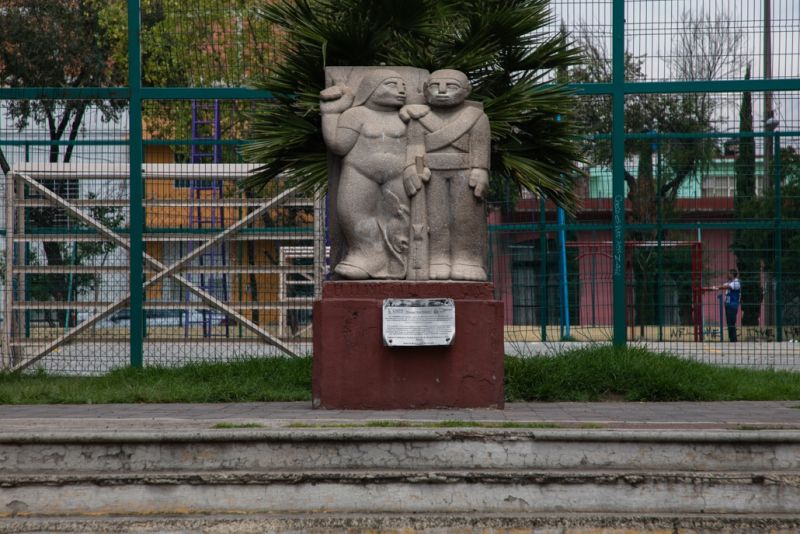 Archivo:Ex-Hipódromo Escultura.jpg