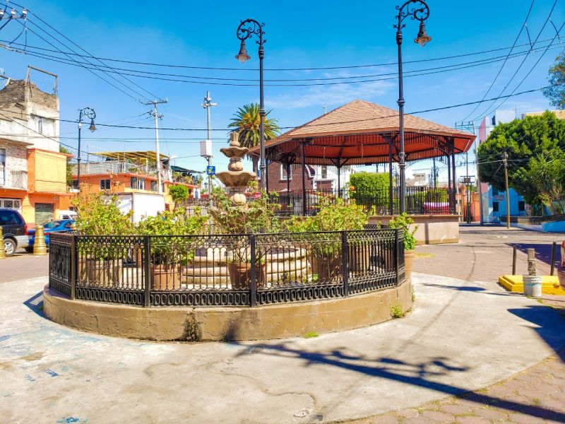 Archivo:Magdalena Mixhuca Plaza.jpg