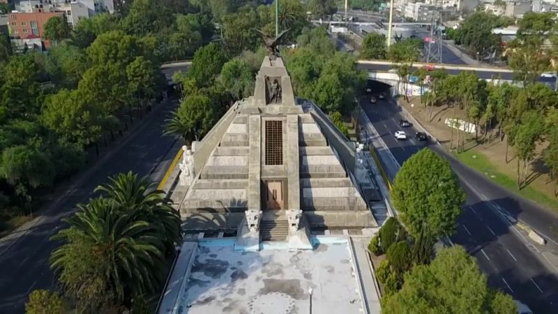 Archivo:Monumentos a la Raza.jpg