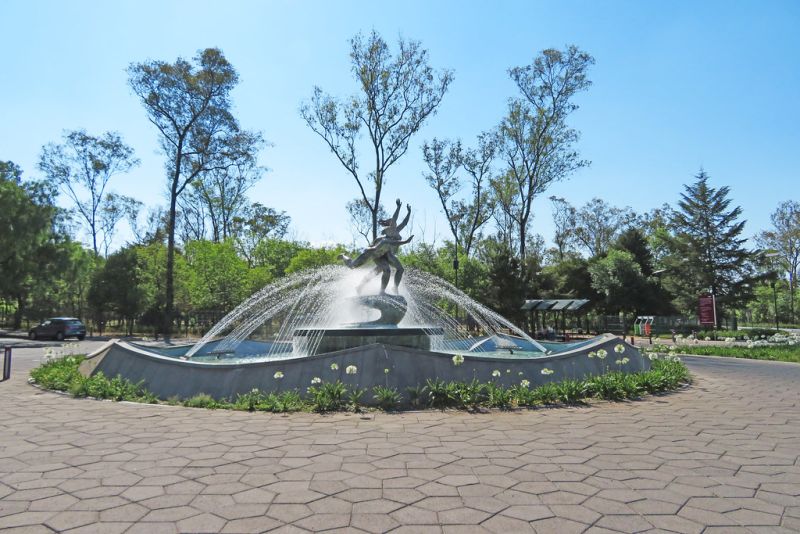 Archivo:Fuente de las Ninfas.jpg