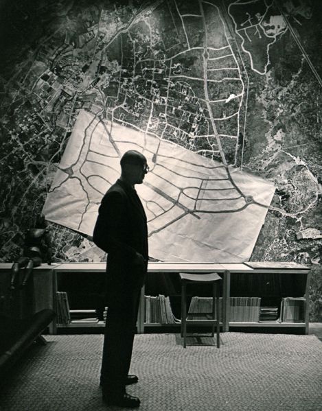 Archivo:Luis Barragan Jardin.jpg