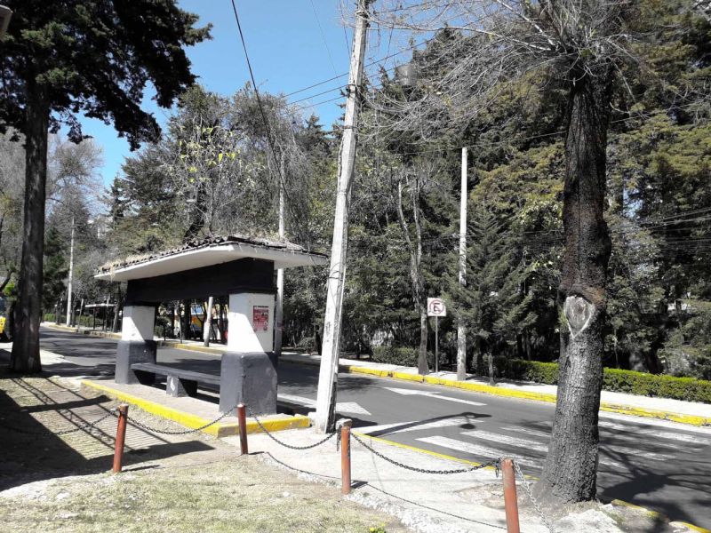 Archivo:Parada de autobus.jpg