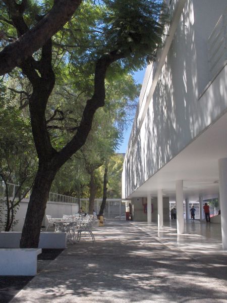 Archivo:Centro Cultural Vladimir Kaspé.jpg