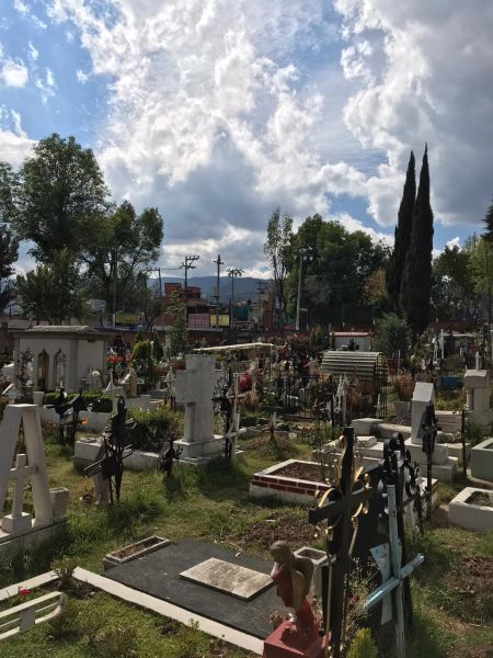 Archivo:Panteón San Nicolás Totolapan.jpg