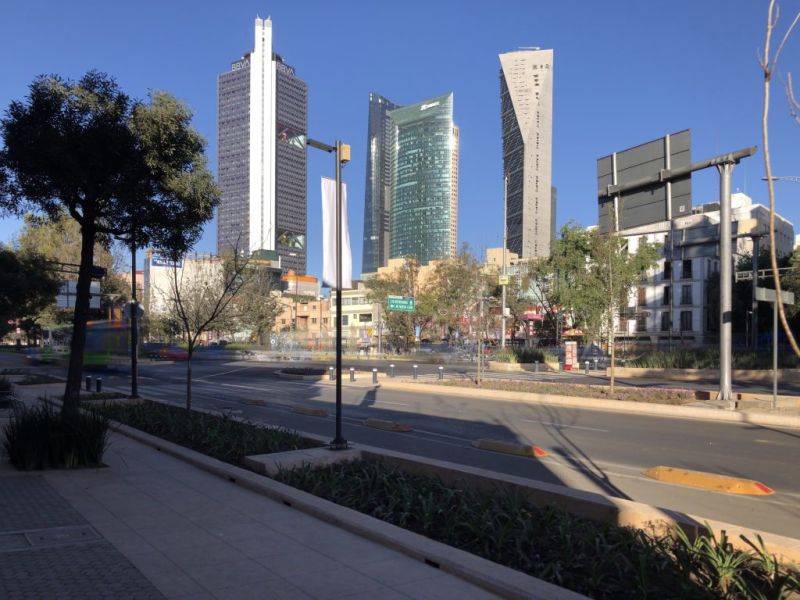 Archivo:Avenida Chapultepec .jpg