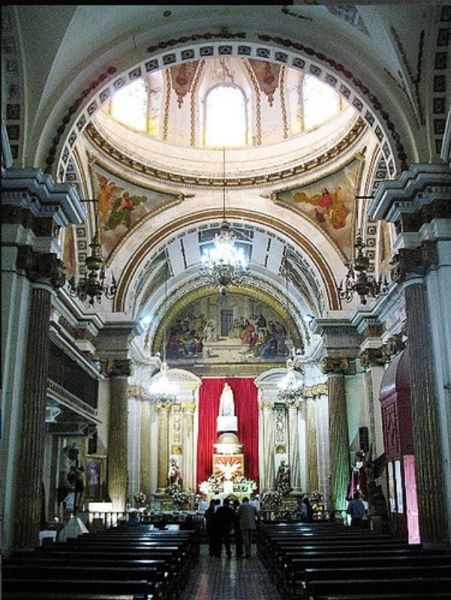 Archivo:Interior Jesús María.jpg