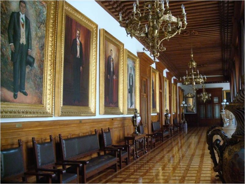 Archivo:Galería de los mandatarios.jpg