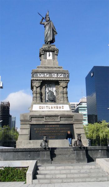 Archivo:Estatua del Ultimo Tlatoani.jpg