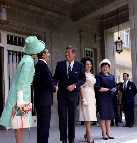 Archivo:Kennedy visita 11.jpg