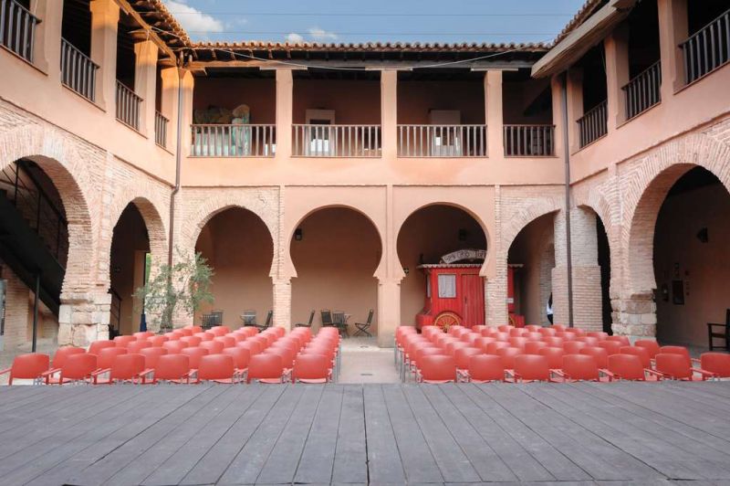 Archivo:Claustro-museo-teatro 3.jpg