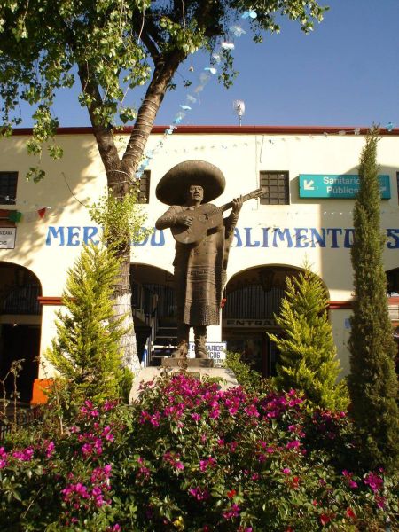Archivo:Monumento al mariachi.jpg