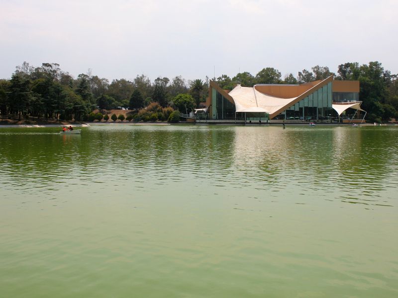 Archivo:El Lago 1.jpg
