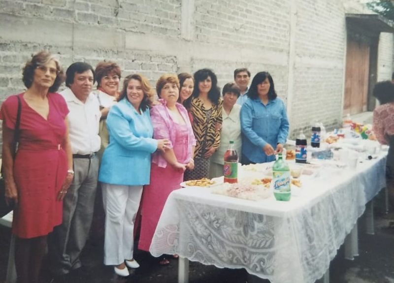 Archivo:Visita Maria rojo.jpg