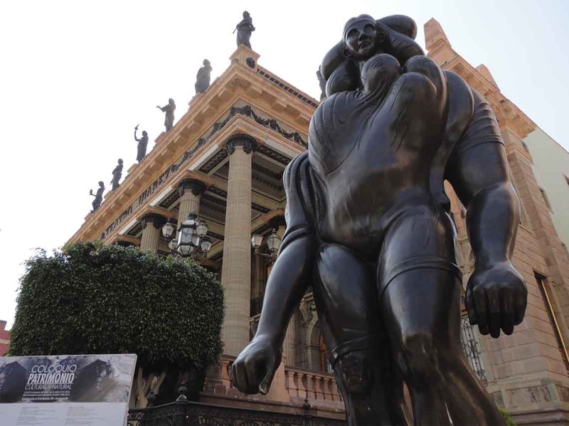 Archivo:Foto con la Giganta.jpg