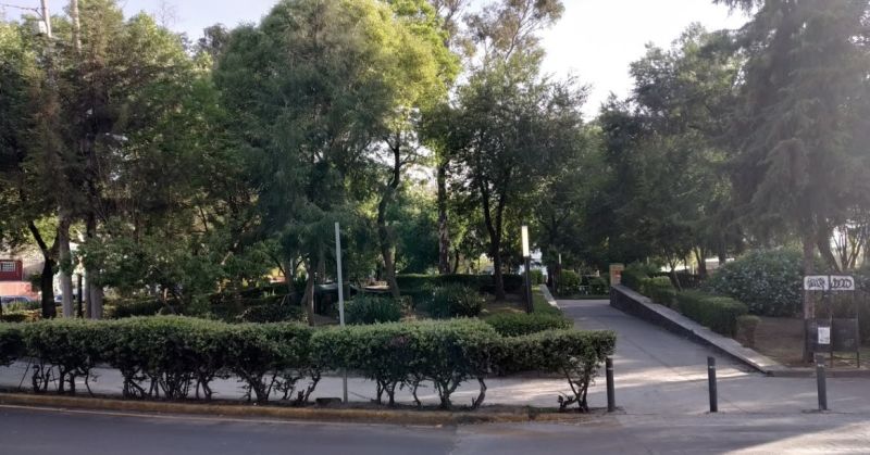 Archivo:Glorieta Panteón Francés.jpg