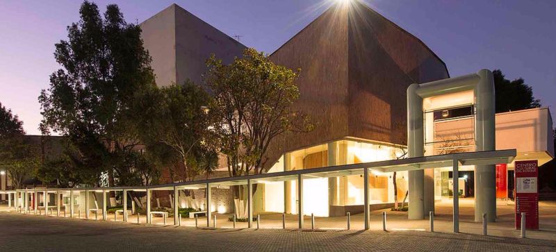 Archivo:Centro Cultural Del Bosque.jpg