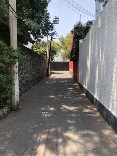 Archivo:Callejon Heliotropo.jpg