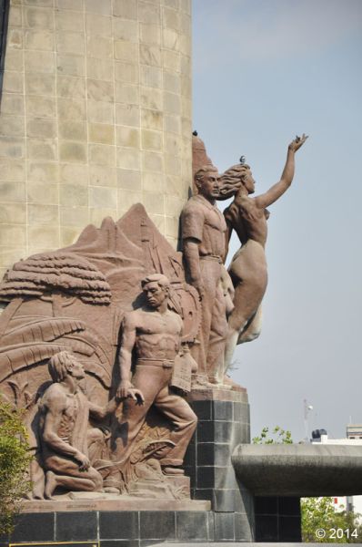 Archivo:Escultura fuente de petróleos.jpg