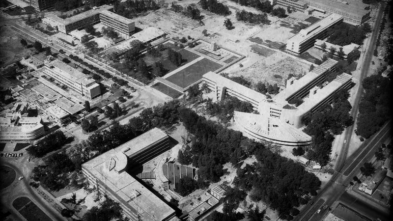 Archivo:Casco de Santo Tomás.jpg