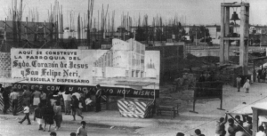 Fotografía tomada durante la construcción de la Parroquia.png