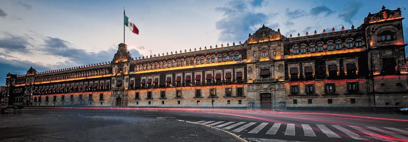 Archivo:POSTAL PALACIO NAL.jpg