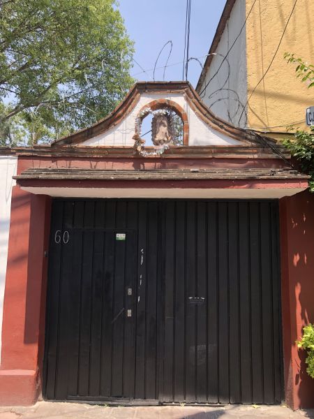 Archivo:Casa arco virgen.jpg