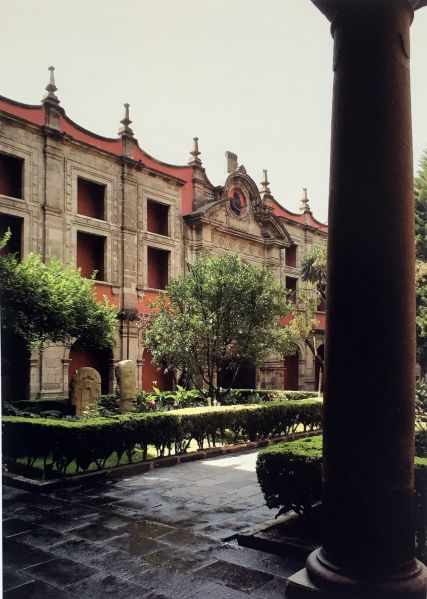 Archivo:Patio interior CdM.jpg