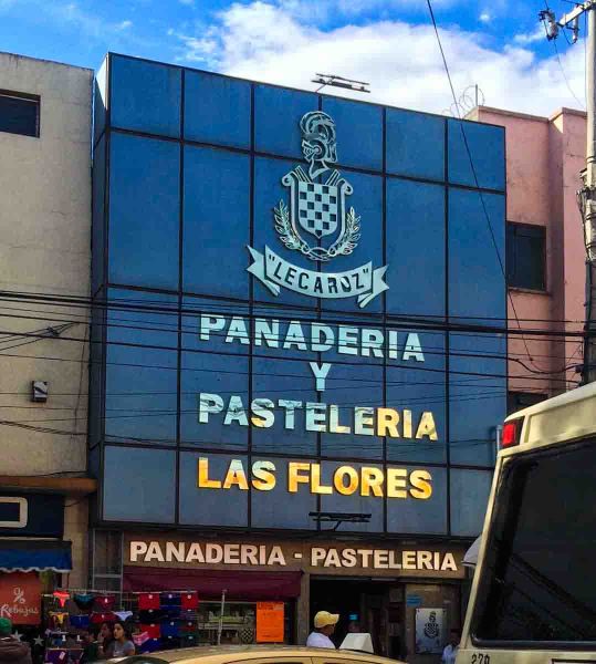 Archivo:Panadería Lecaroz Flores.jpeg