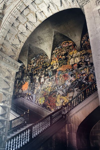 Archivo:Escalera principal1.jpg