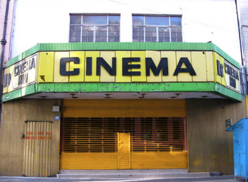 Archivo:Cine Río.png