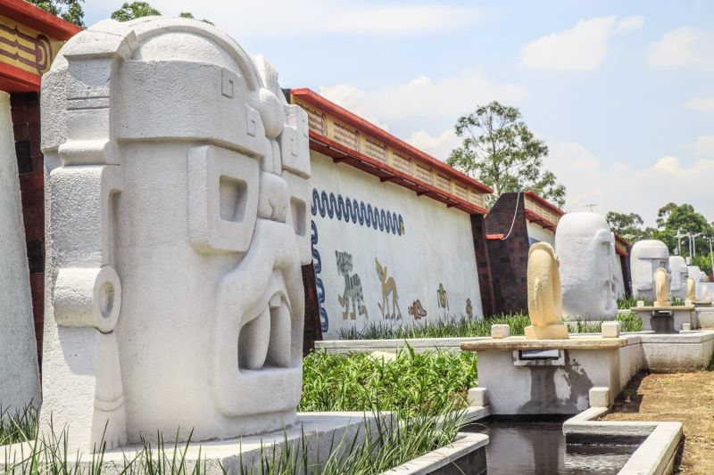 Archivo:Fuente Mito del Agua.jpg