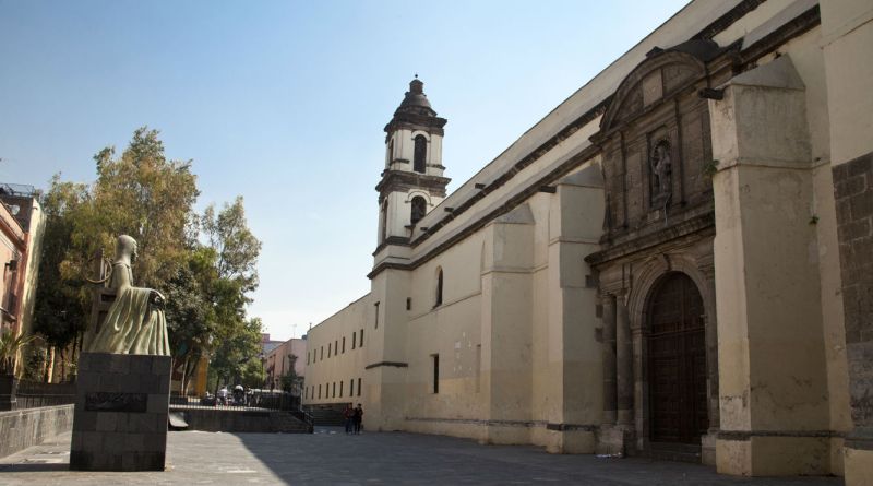 Archivo:Universidad del Claustro.jpg